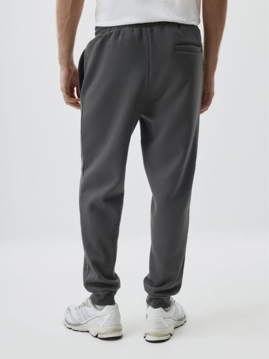 джоггеры из футера с начесом по цене 3299 руб вид справа