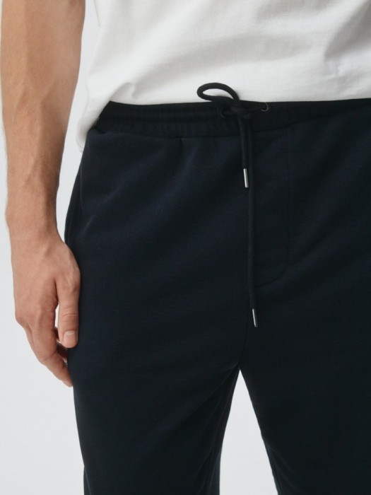 джоггеры из футера от бренда sela вид слева