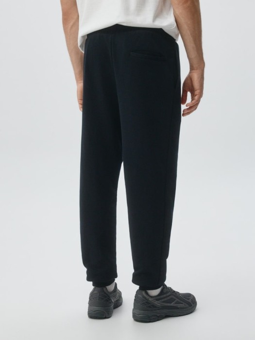 джоггеры из футера по цене 2999 руб вид справа