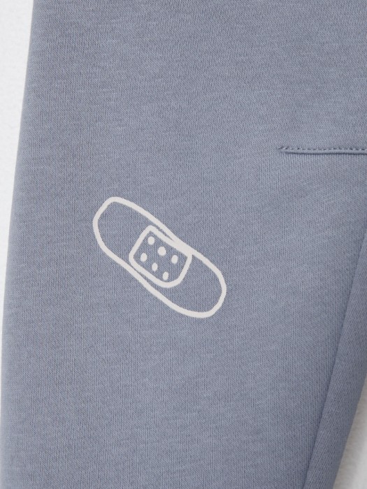 джоггеры с принтом для мальчиков по цене 999 руб вид справа