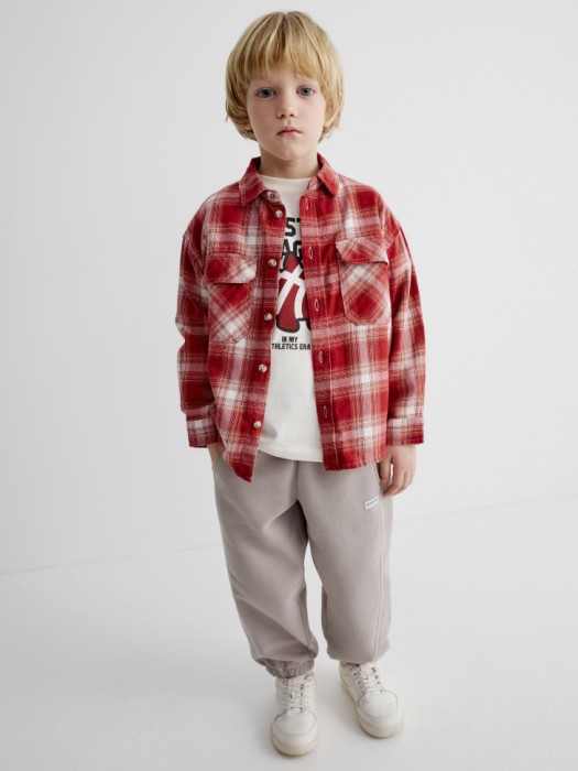 фланелевая рубашка в клетку для мальчиков от бренда sela вид слева