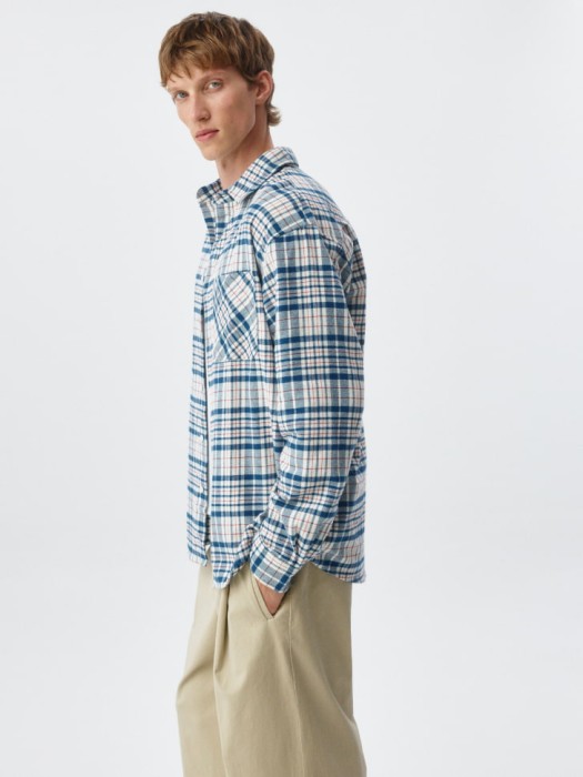 фланелевая рубашка в клетку по цене 1799 руб вид справа