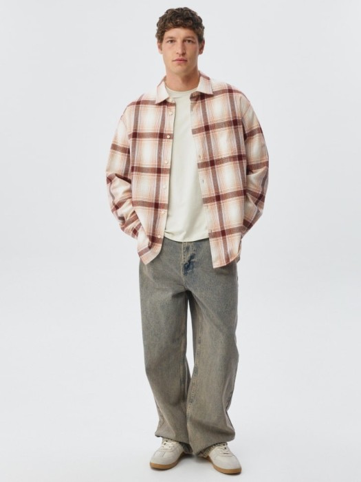 фланелевая рубашка в клетку по цене 1799 руб вид справа