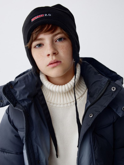 флисовая шапка с завязками для мальчиков по цене 599 руб вид справа