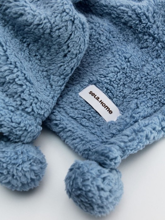 флисовый плед с помпонами детский по цене 1999 руб вид справа