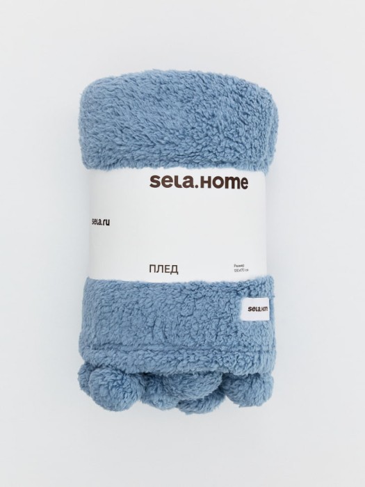 флисовый плед с помпонами детский из россии вид сбоку