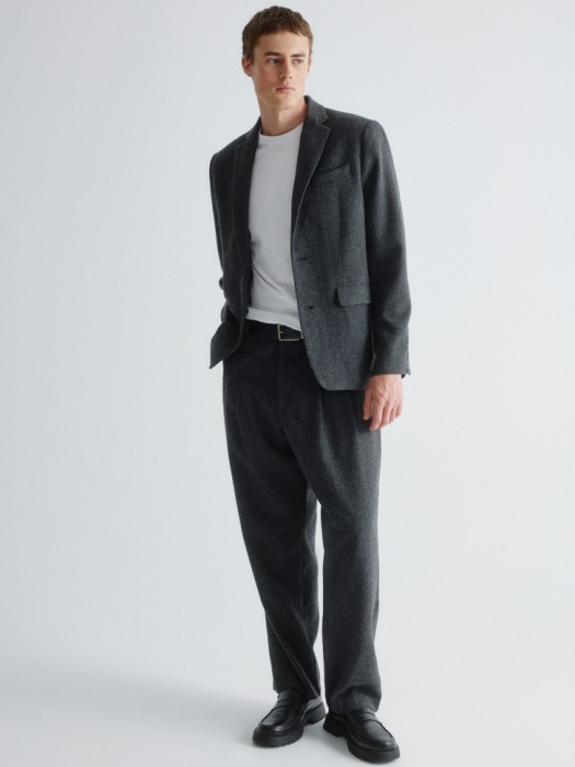 футболка adam slim fit базовая от бренда sela вид слева