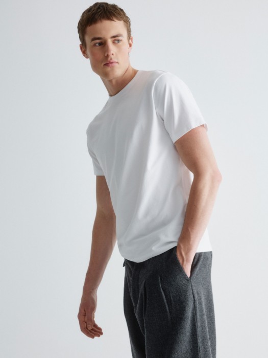 футболка adam slim fit базовая по цене 1299 руб вид справа