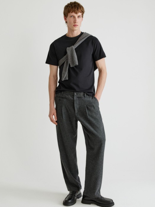 футболка adam slim fit базовая от бренда sela вид слева