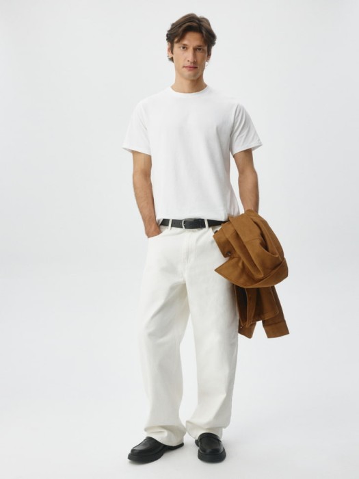 футболка adam slim fit базовая от бренда sela вид слева