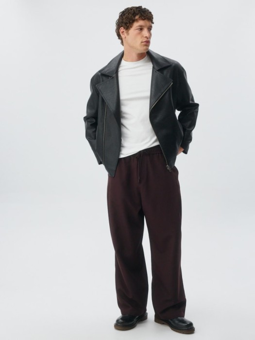 футболка adam slim fit базовая от бренда sela вид слева