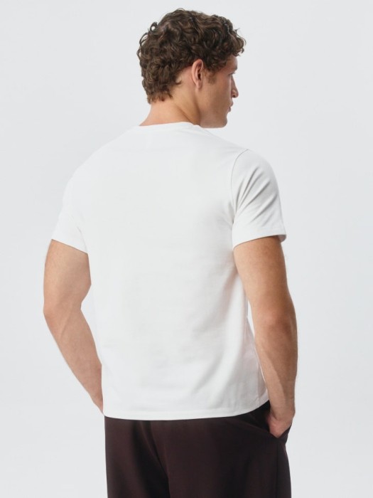 футболка adam slim fit базовая по цене 1299 руб вид справа