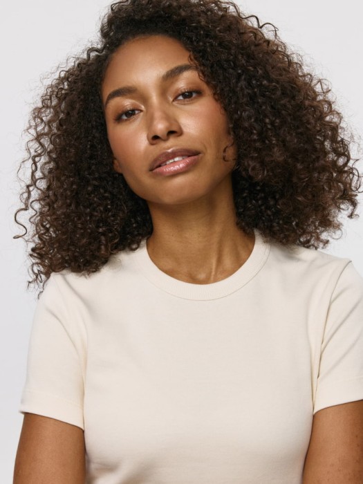 футболка kira slim fit по цене 999 руб вид справа