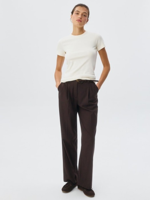 футболка kira slim fit от бренда sela вид слева