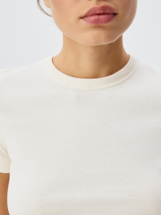 футболка kira slim fit по цене 999 руб вид справа