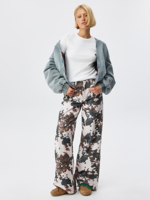 футболка kira slim fit из россии вид сбоку