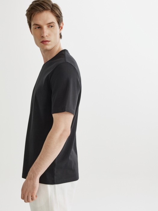 футболка марк прямого кроя из россии вид сбоку