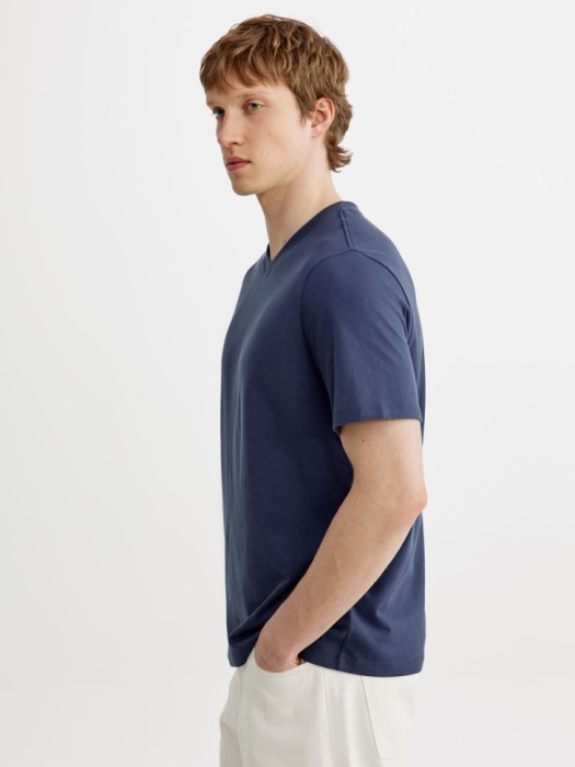 футболка марк прямого кроя из россии вид сбоку