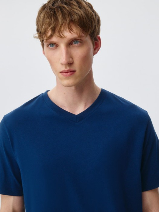 футболка mark regular fit базовая по цене 599 руб вид справа