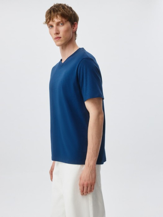 футболка mark regular fit базовая из россии вид сбоку