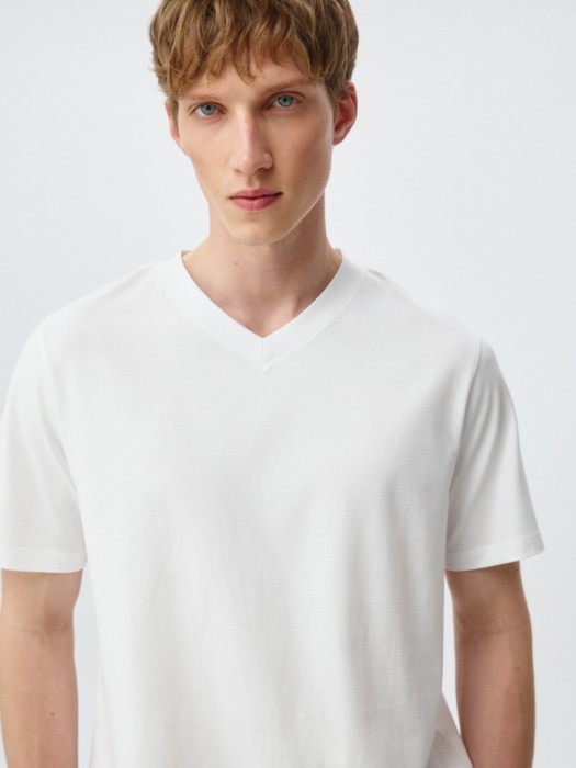 футболка mark regular fit базовая из россии вид сбоку