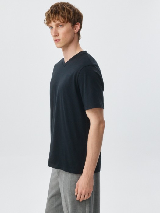 футболка mark regular fit базовая из россии вид сбоку