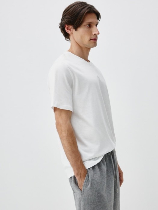 футболка mark regular fit базовая по цене 999 руб вид справа