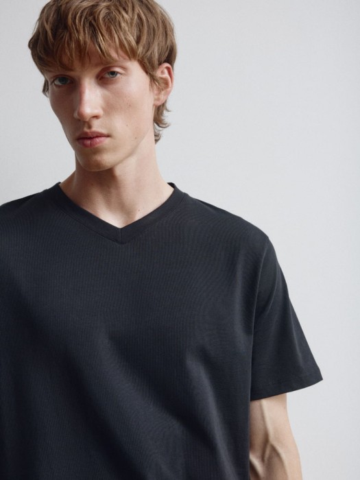 футболка mark regular fit базовая по цене 999 руб вид справа