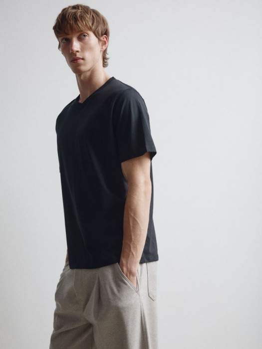 футболка mark regular fit базовая из россии вид сбоку