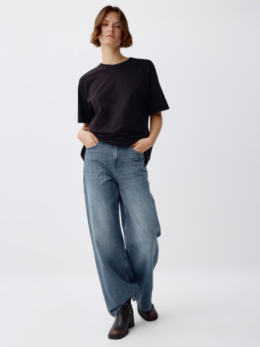 футболка мира оверсайз от бренда sela вид слева