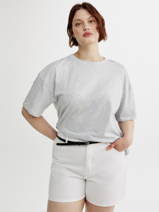 футболка мира оверсайз от бренда sela вид слева