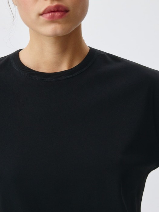 футболка mira oversize fit по цене 799 руб вид справа