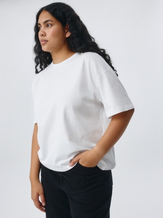 футболка mira oversize fit по цене 799 руб вид справа