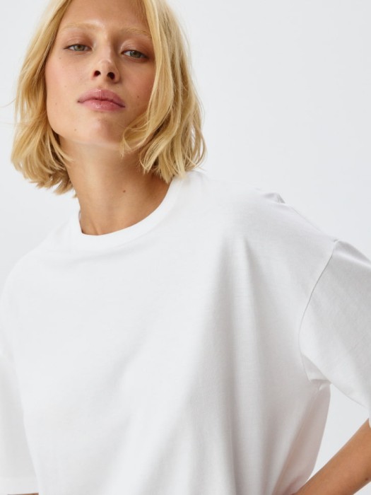 футболка mira oversize fit из хлопка спереди