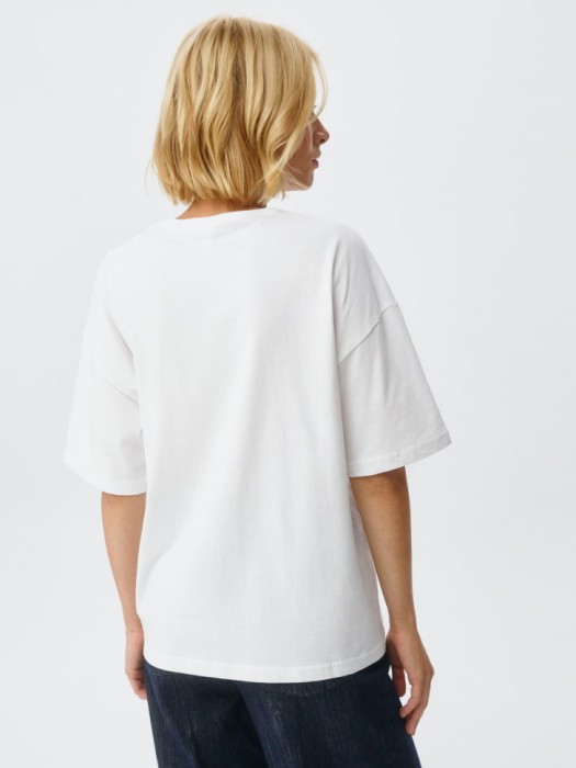 футболка mira oversize fit повседневного стиля с лицевой стороны