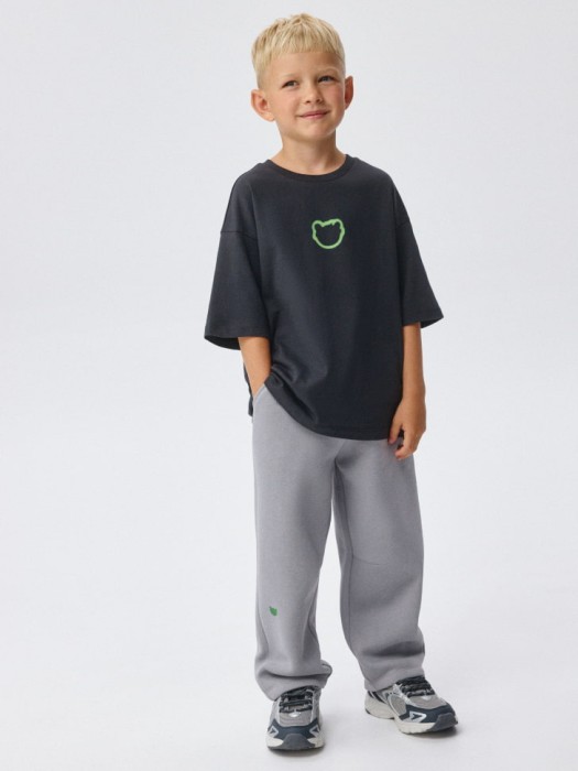 футболка оверсайз для мальчиков из коллекции  х vasilinciaga от бренда sela вид слева