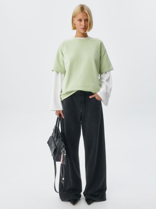 футболка оверсайз из футера с «вигге» от бренда sela вид слева