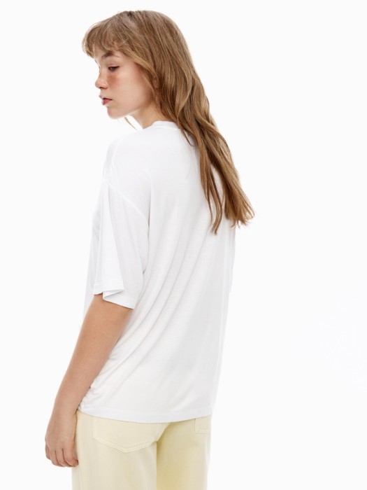 футболка оверсайз из линейки  young по цене 1299 руб вид справа