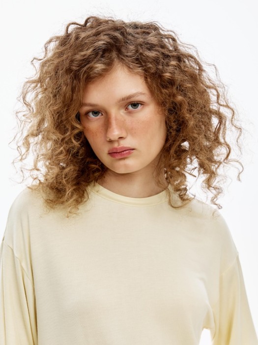 футболка оверсайз из линейки  young по цене 1299 руб вид справа