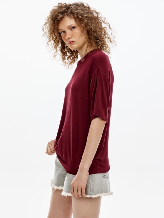 футболка оверсайз из линейки  young по цене 1299 руб вид справа