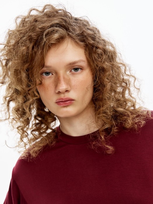 футболка оверсайз из линейки  young из россии вид сбоку