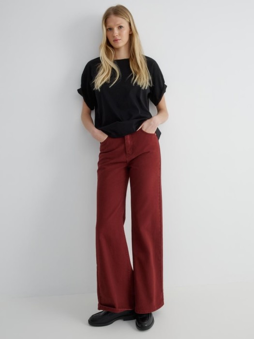 футболка оверсайз из мерсеризованного хлопка от бренда sela вид слева