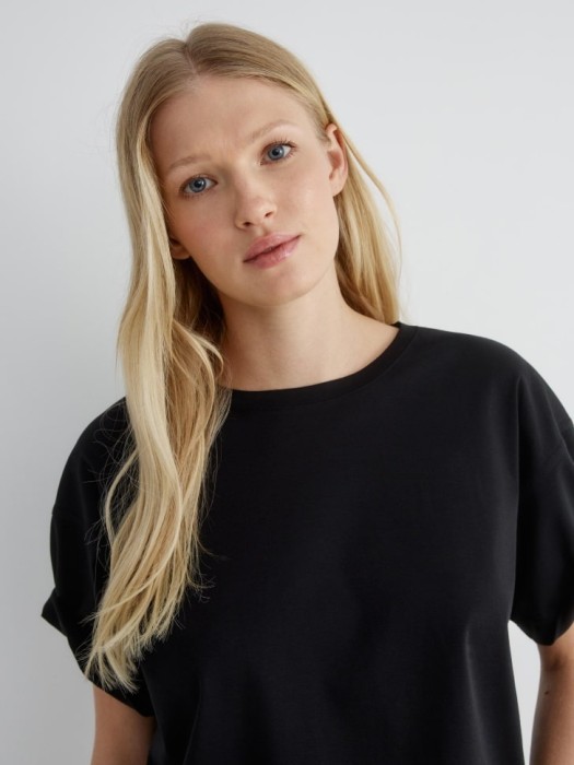 футболка оверсайз из мерсеризованного хлопка по цене 999 руб вид справа