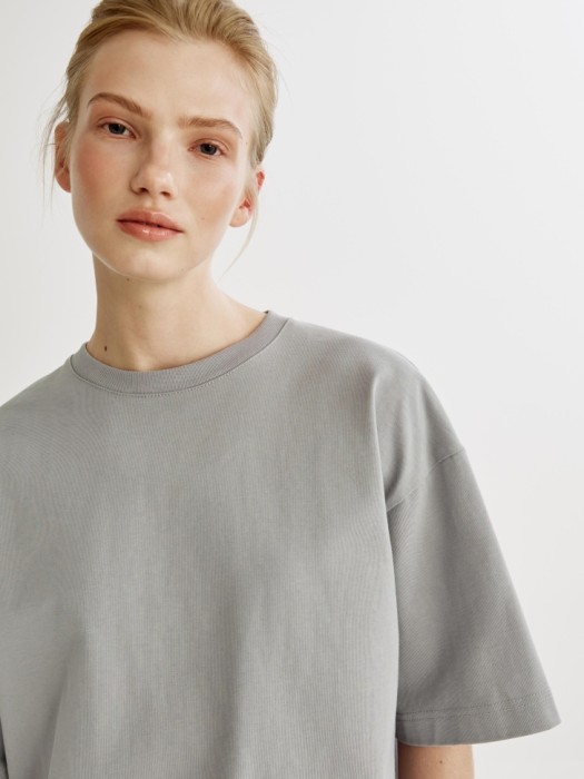 футболка оверсайз из плотного хлопка по цене 1999 руб вид справа