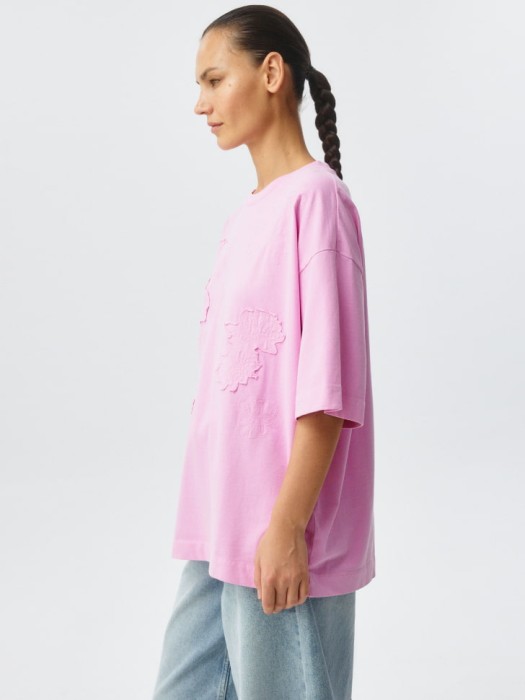 футболка оверсайз с аппликацией по цене 1299 руб вид справа