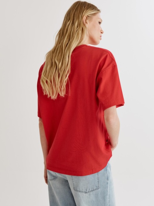 футболка оверсайз с декоративным патчем по цене 2299 руб вид справа