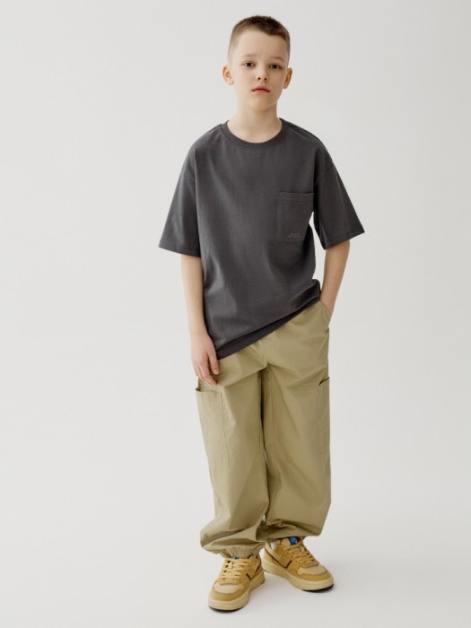 футболка оверсайз с карманом для мальчиков от бренда sela вид слева