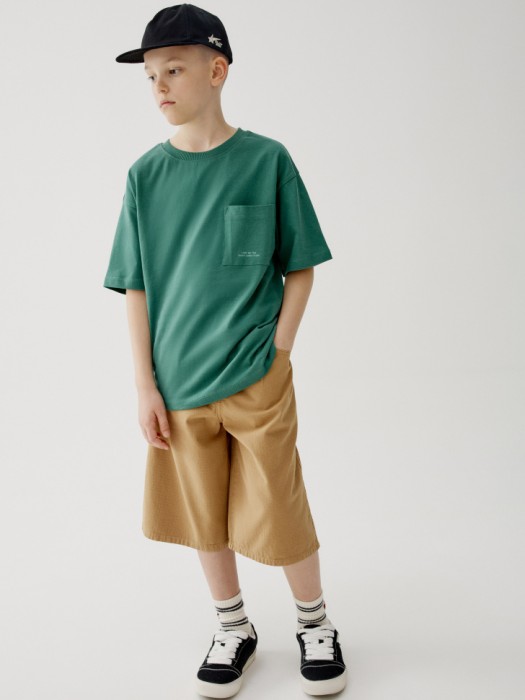 футболка оверсайз с карманом для мальчиков от бренда sela вид слева