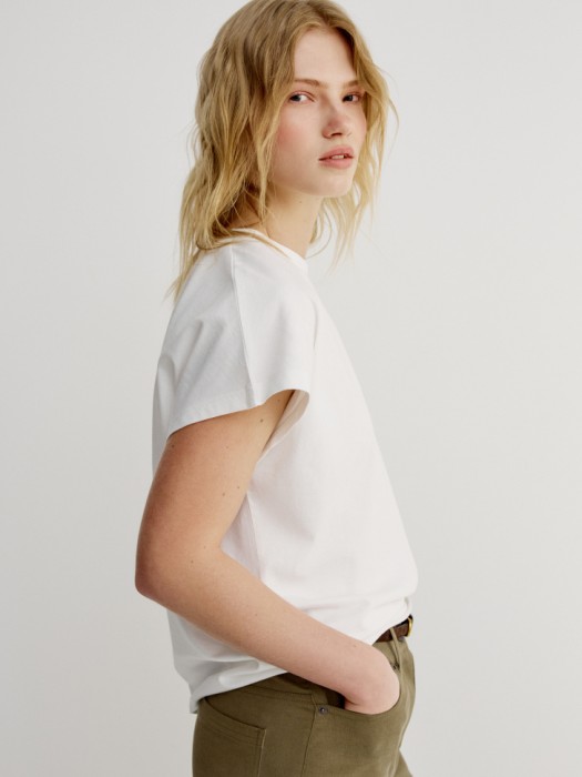 футболка оверсайз с коротким рукавом из россии вид сбоку