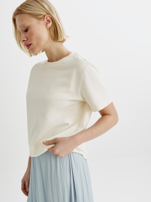 футболка оверсайз с отстрочками по цене 1299 руб вид справа